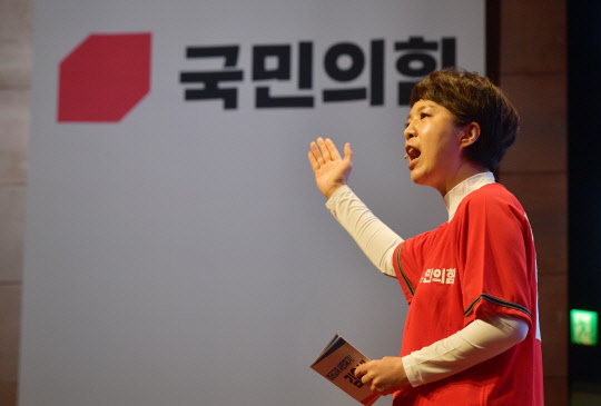 국민의힘 당 대표 경선에 출마한 김은혜 후보가 25일 서울 마포구 누리꿈스퀘어에서 열린 국민의힘 제1차 전당대회 비전발표회에서 비전발표를 하고 있다. 국회사진기자단=연합뉴스